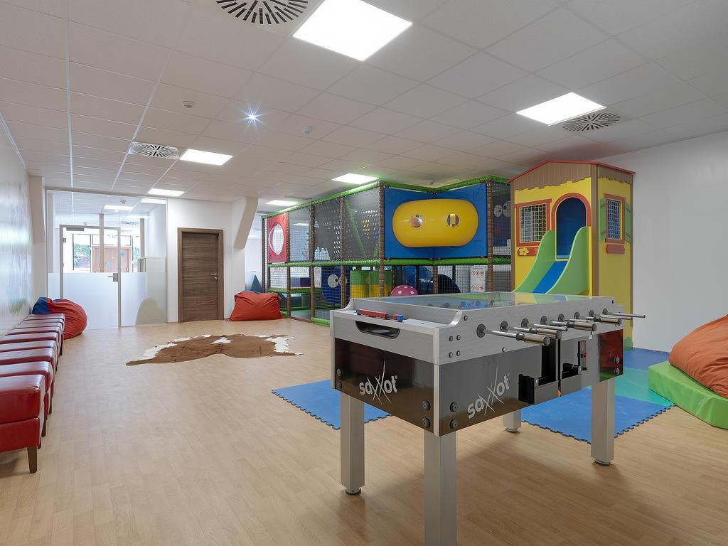 Alpina Zillertal . Family Lifestyle Kinderhotel Fügen Dış mekan fotoğraf